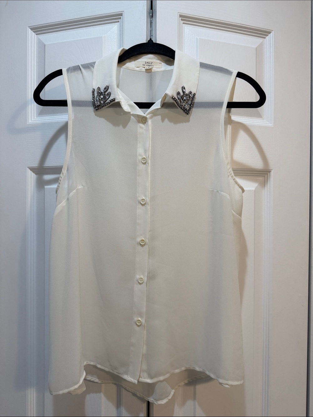 Iris Los Angeles Sleeveless Ivory Embellished-Collar Button Front Blouse Small